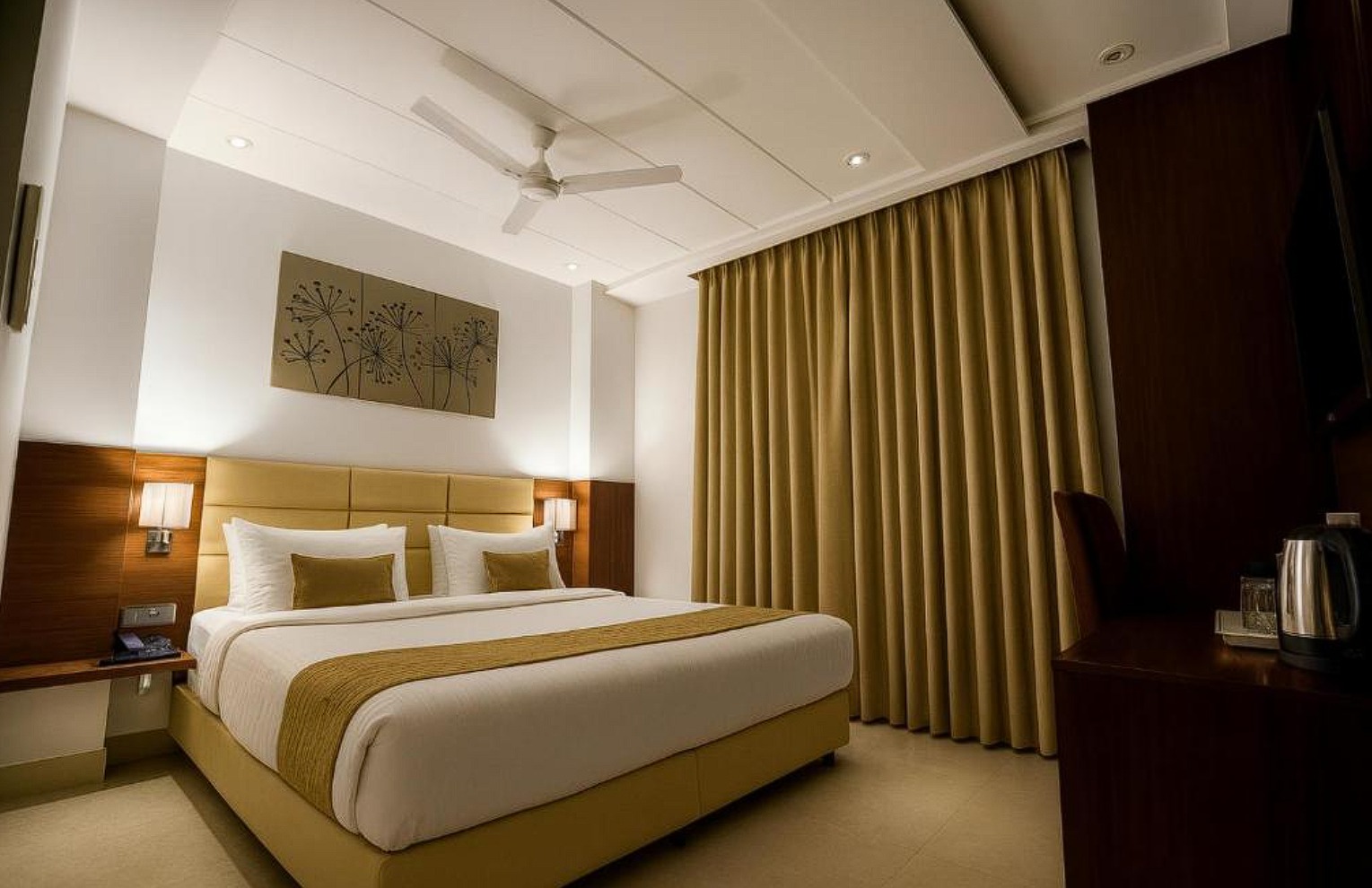 Delhi Hotel Pool